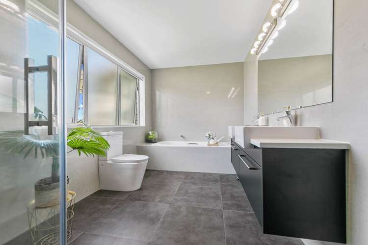 17 Remuremu Street Long Bay_12