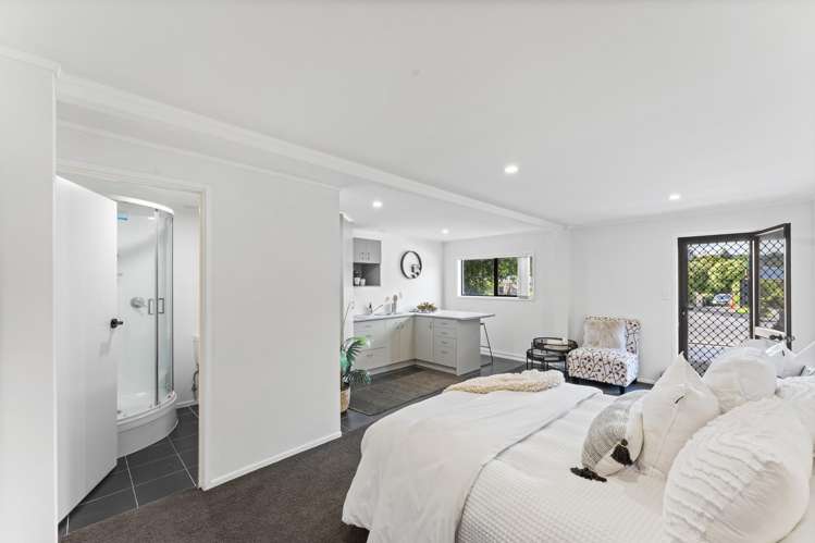 23 Lawrence Crescent Hill Park_18