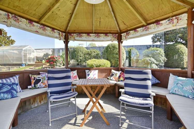 15 Willowview Drive Redwood_26