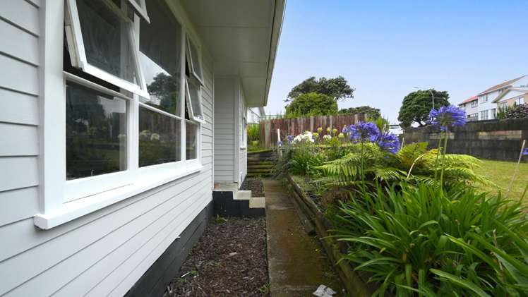 65 Waihora Crescent Waitangirua_11