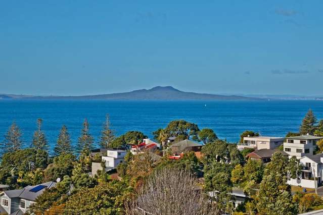 2/837 Beach Road Browns Bay_1