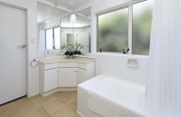 129 Bleakhouse Road Mellons Bay_25