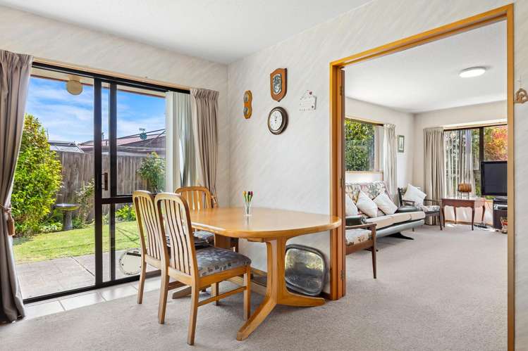 2/14 Algie Place Avonhead_5