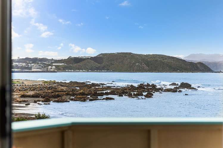 2/418 Queens Drive Lyall Bay_18