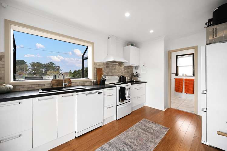 24 Garden Heights Avenue Glenview_10