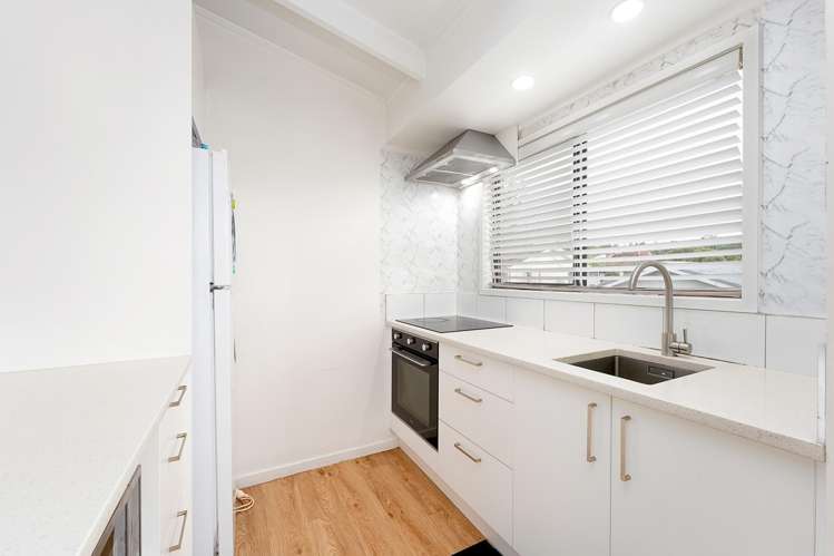 30A Leo Street Glen Eden_10