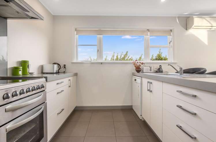 17 Kiriwai Road Paremata_5