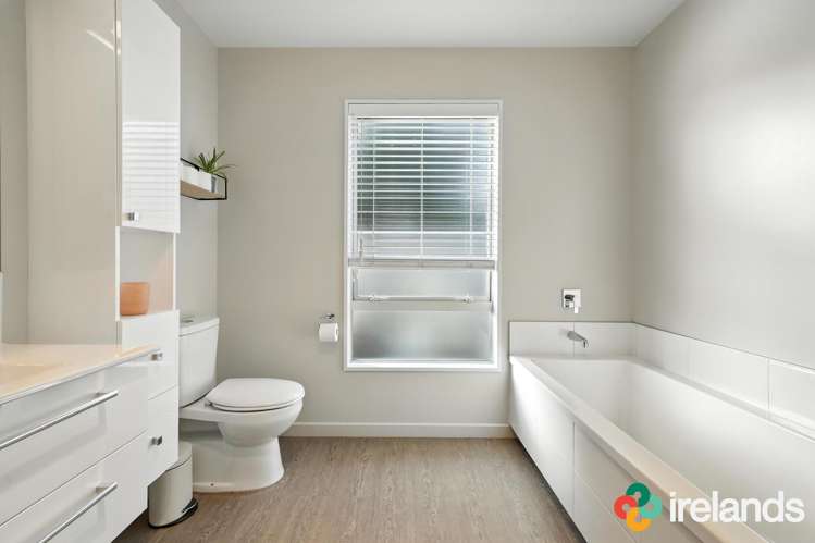 53 Kingsbridge West Burwood_9