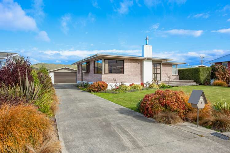 4 Newbourne Crescent Redwoodtown_0
