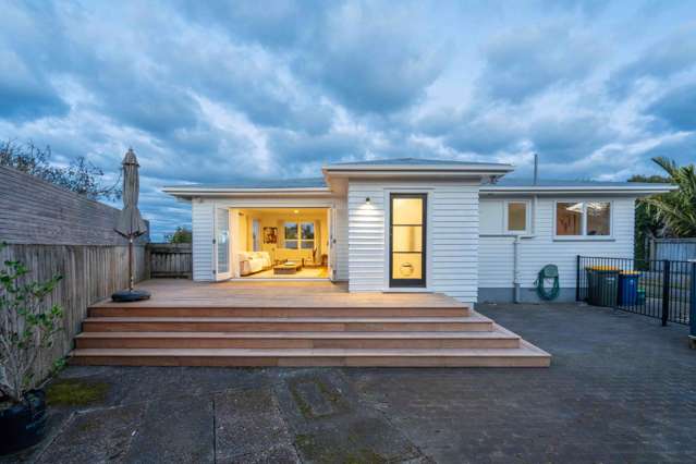 Modern, Sunny & Full Site!