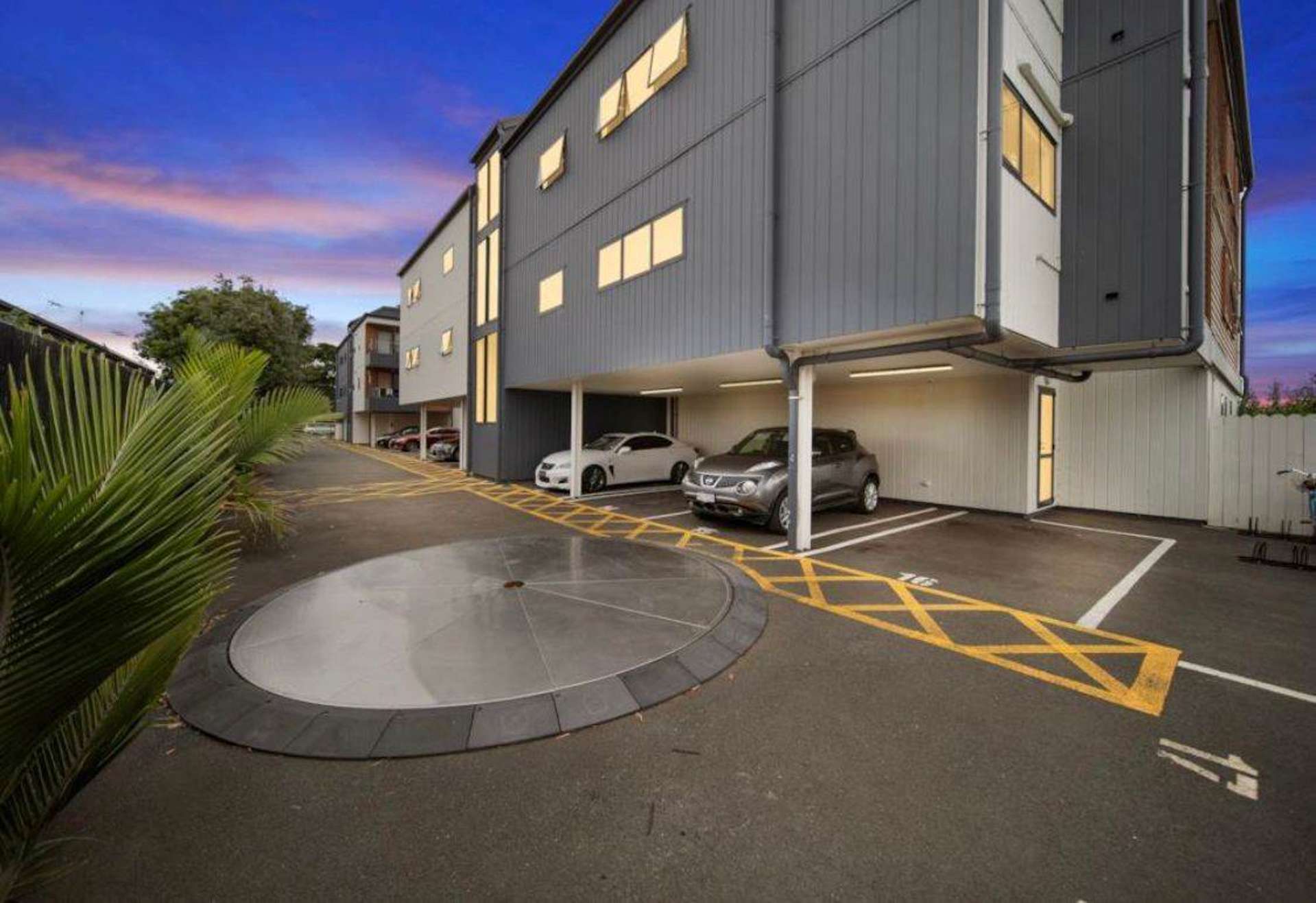 111/8 Gray Avenue Mangere East_0