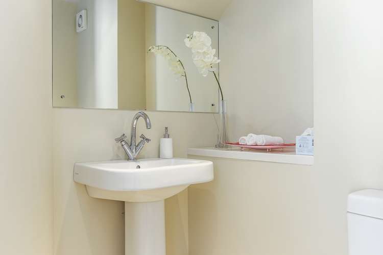 5/212 Hurstmere Road Takapuna_11