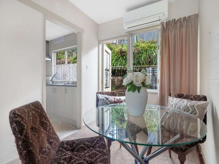 2/100 River Road Hamilton East_7