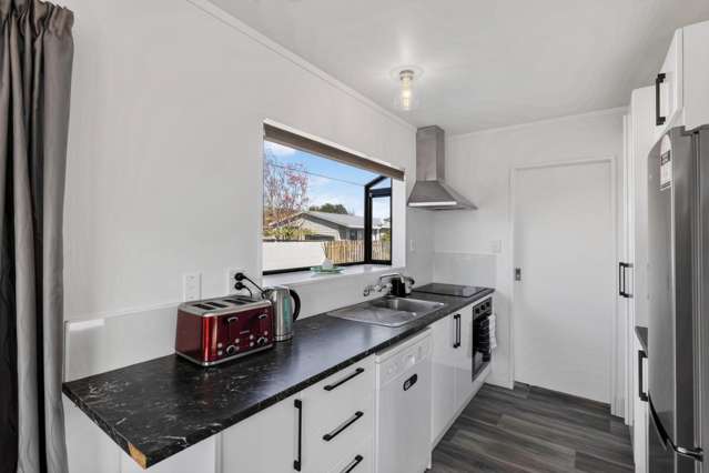 8A Solomon Street Brookfield_4