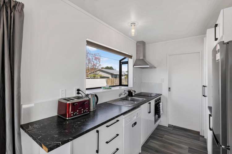 8A Solomon Street Brookfield_4
