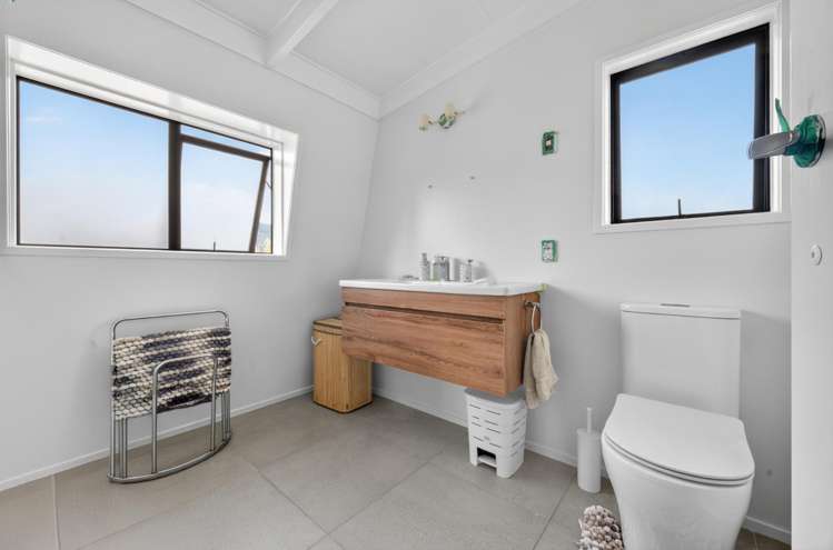 2/2 Nikau Street Stoke_12