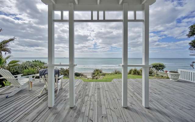 ROMANTIC BEACHFRONT BUNGALOW