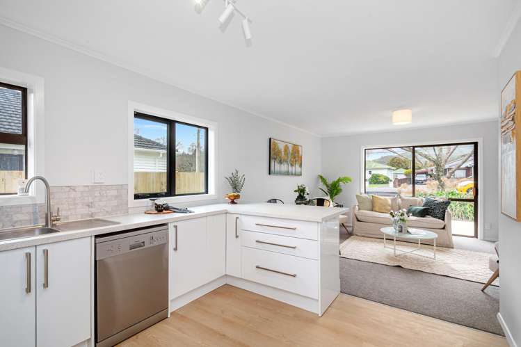 11 Burden Avenue Wainuiomata_6