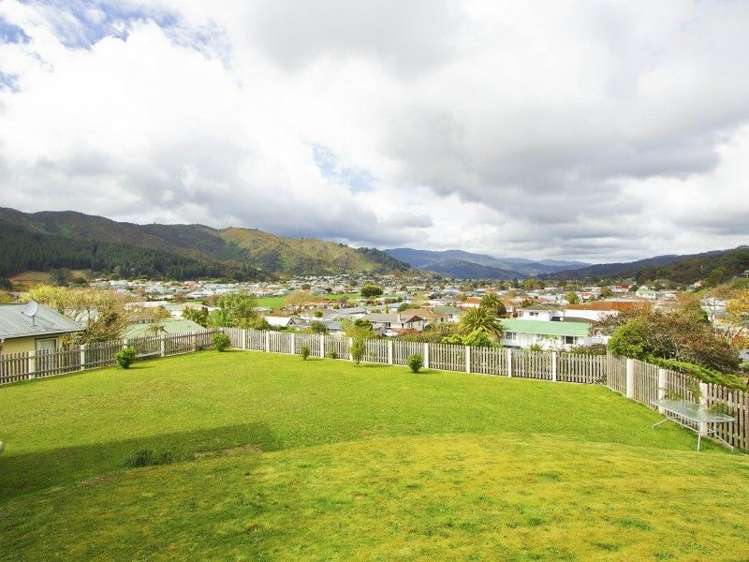 14 Naseby Grove Wainuiomata_10