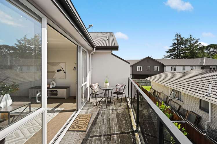 1/6 Page Place Hamilton East_12