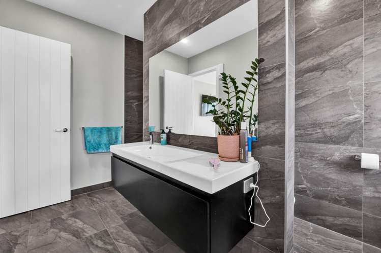 17 Honeyfield Drive Whalers Gate_19