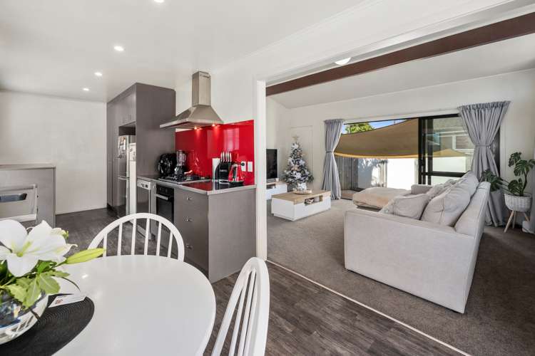 113 Clayton Road Mangakakahi_8