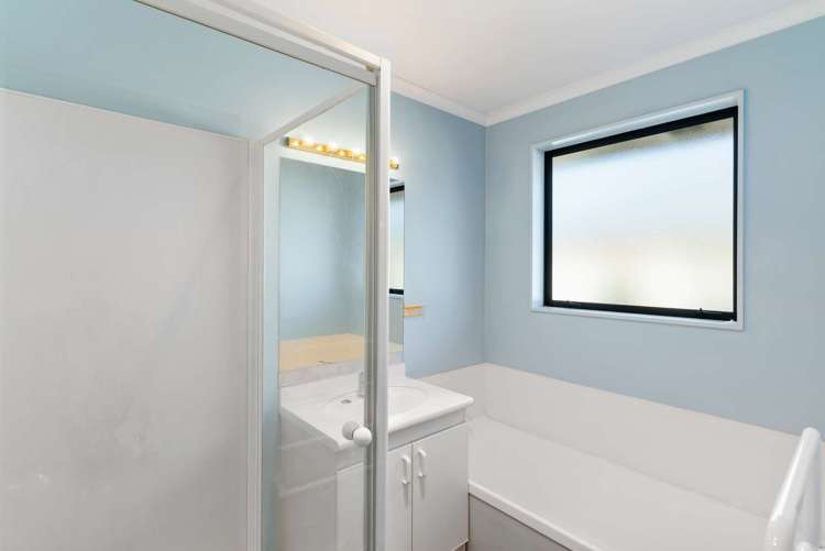 7 Durrell Way Rolleston_16