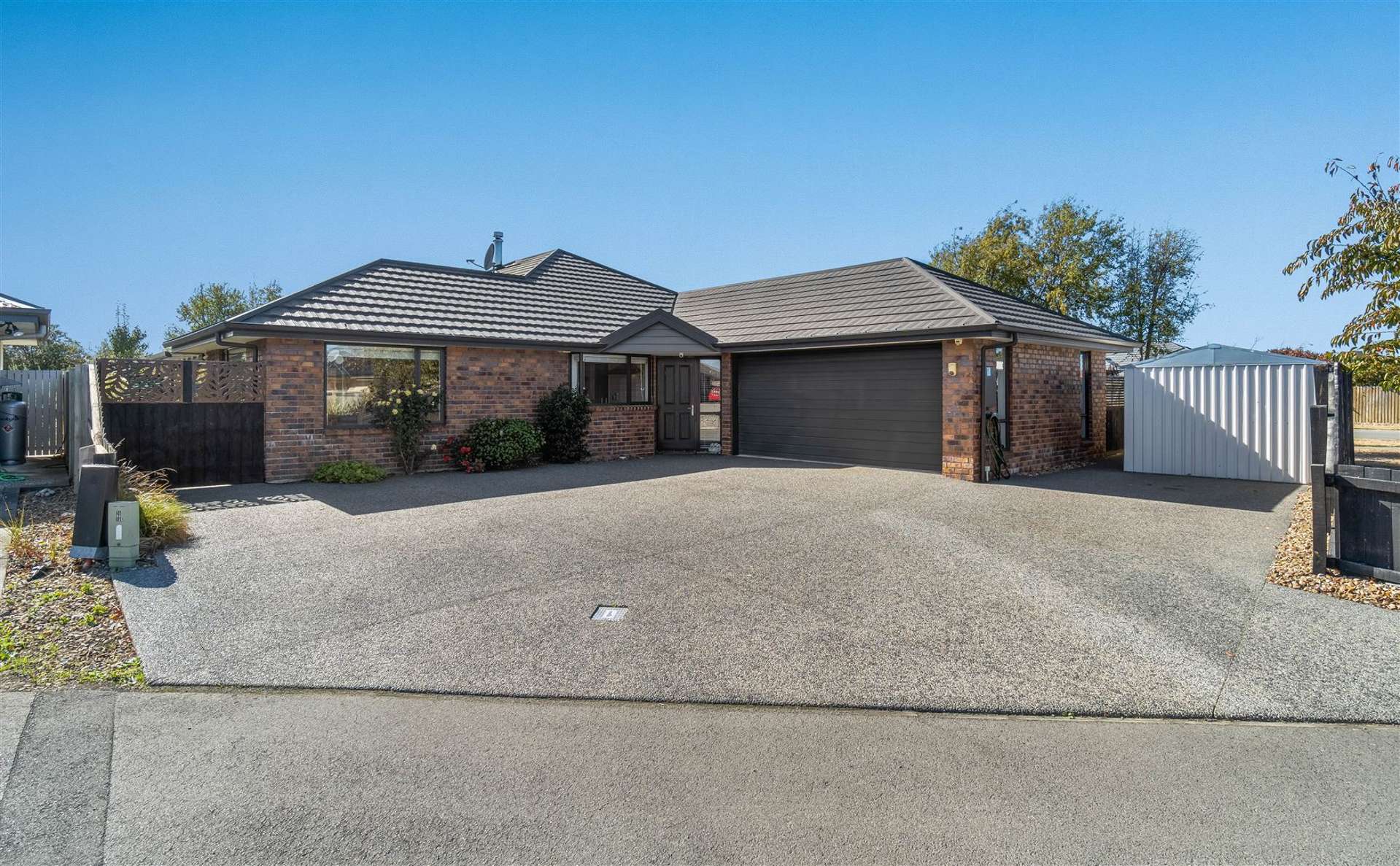 2 Keyes Mews Rolleston_0