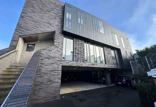 PONSONBY OFFICE WITH DECK AND VIEWS