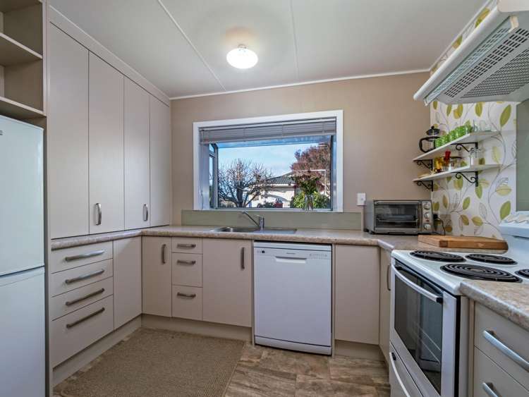 35 Cedar Crescent Feilding_16