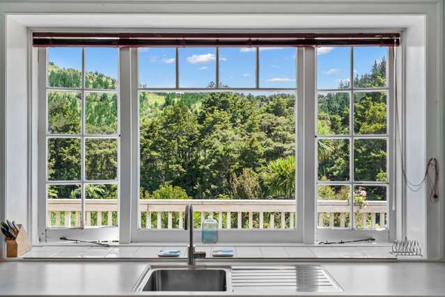 10.7ha Retreat with Private Views