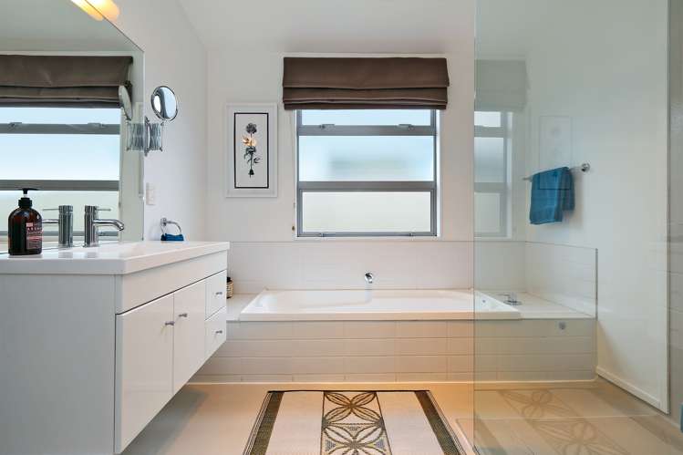 6 Anna Lane Raureka_12