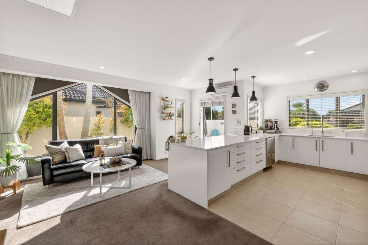 8 Bucklands Crescent_4