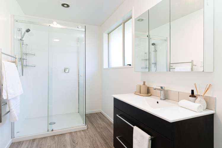 2/3 Cottesmore Close Burnside_17