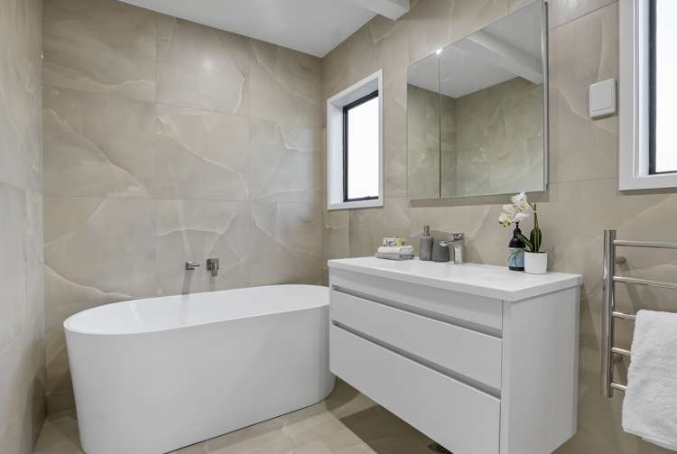 2/184 Norman Lesser Drive Saint Johns_12