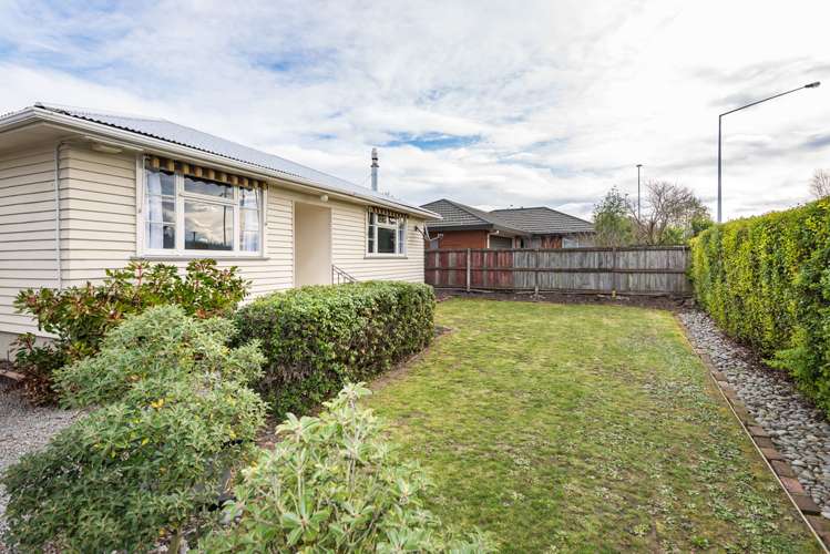 6 Travis Road Burwood_14