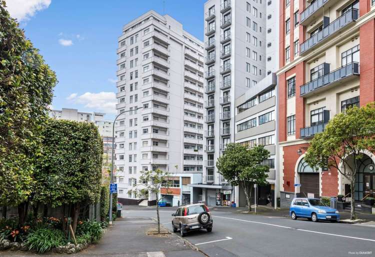 6A/32 Eden Crescent City Centre_5