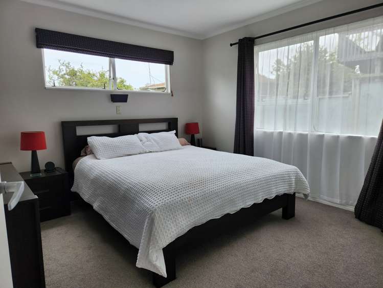 17a Deep Creek Rd Waiake_11