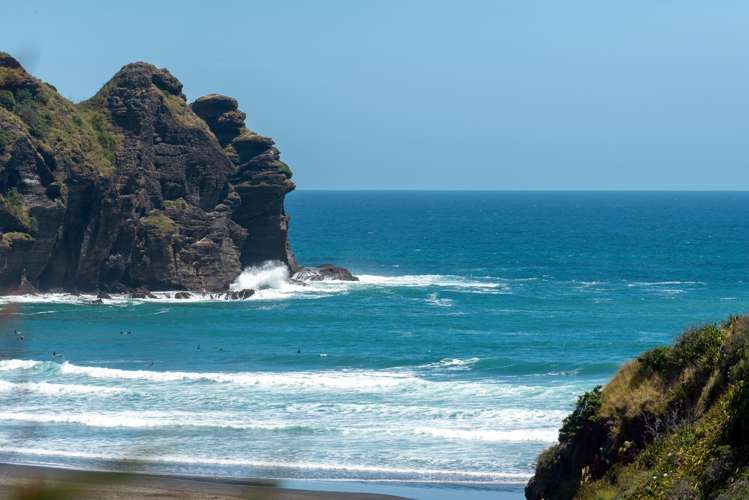 20 Garden Road Piha_19