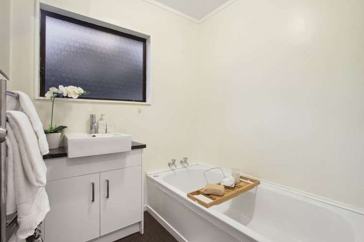 2/51 Greenvalley Rise Glenfield_10