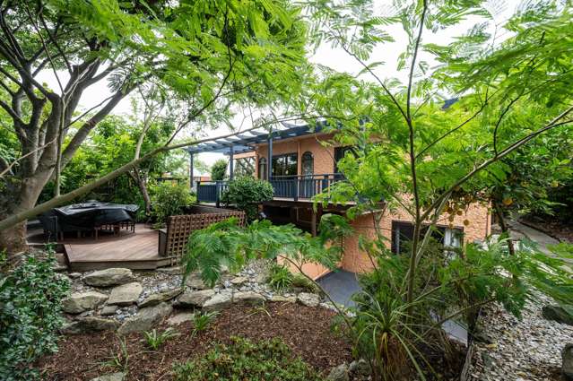 4 Bedroom + Multiple Living - Private Oasis!