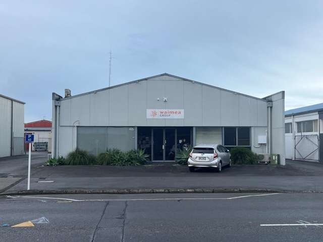 Versatile Showroom & Office For Lease