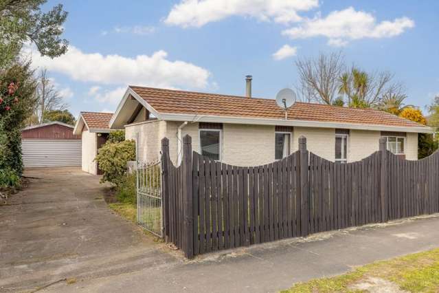 'AS IS'  AUCTION - 3 bed, 2 living,+ dining