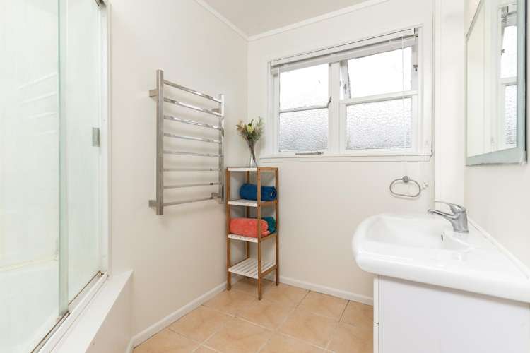 27 Hewer Crescent Naenae_11