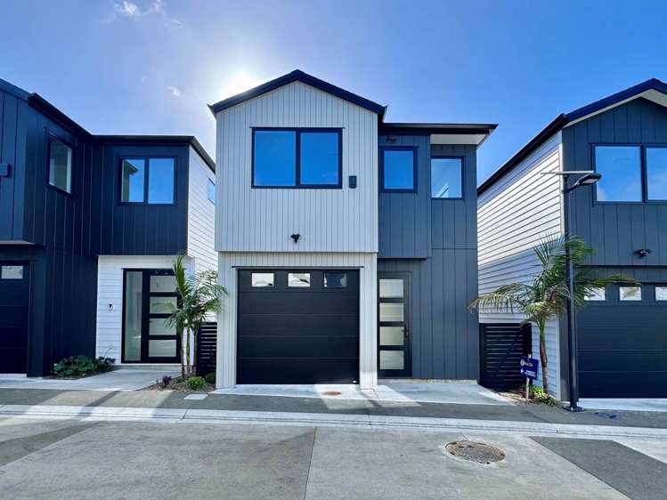 2/73 Te Taruna Drive_0