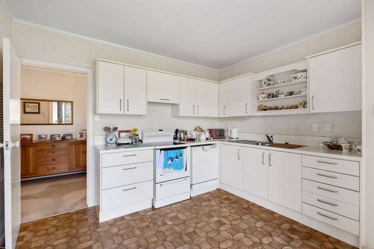 144 Lake Crescent Hamilton Lake_8