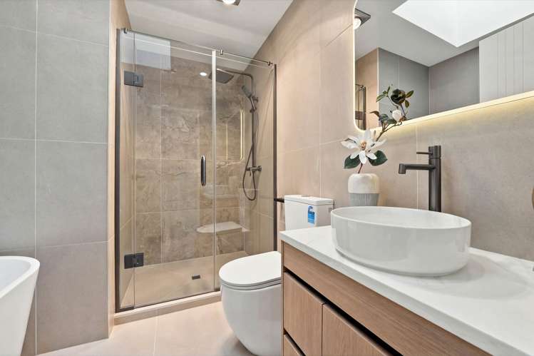 3B & 3C Towra Place Botany Downs_37