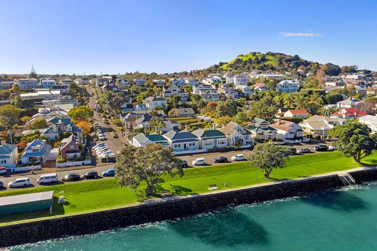 31 Queens Parade Devonport_39