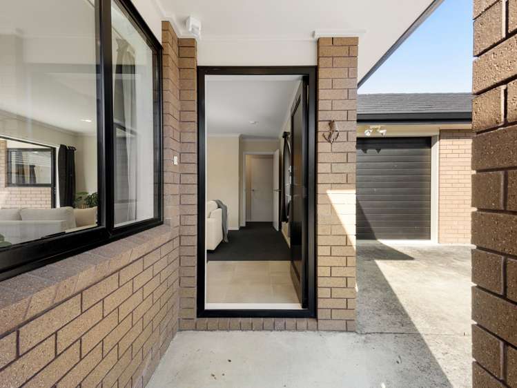 5/63 Knighton Road Hillcrest_1