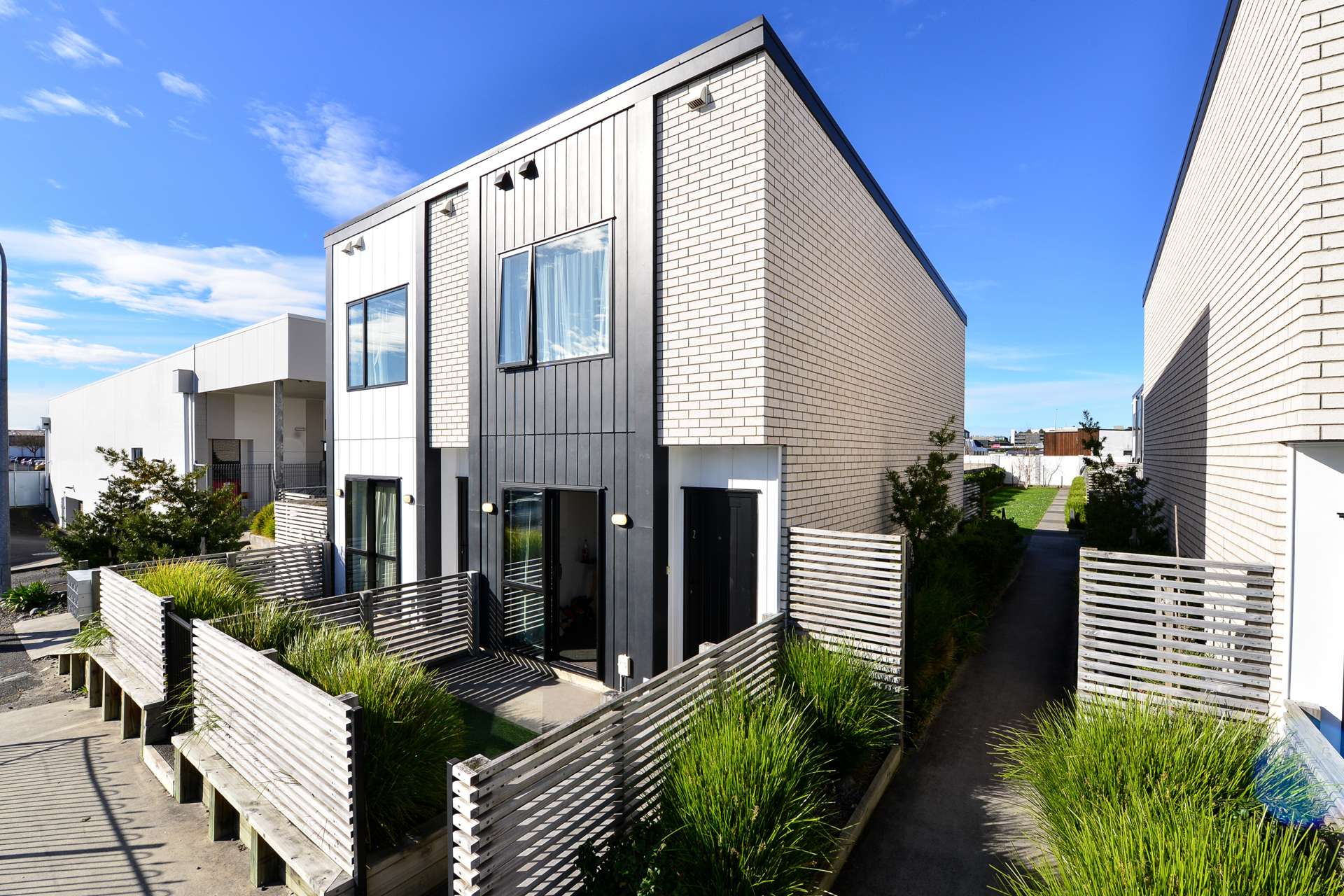 2/1 Vialou Street Hamilton Central_0